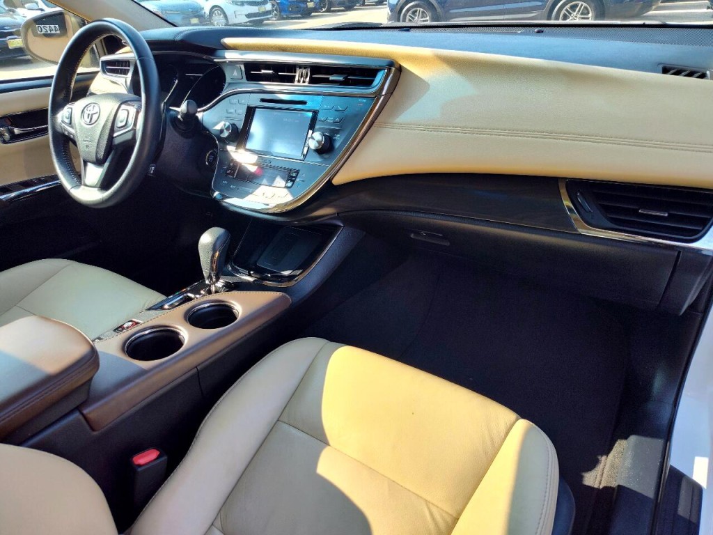 2016 Toyota Avalon Image 37