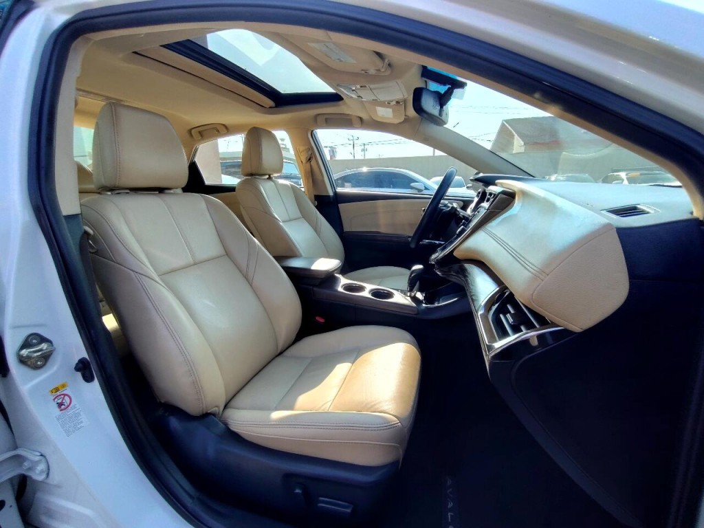 2016 Toyota Avalon Image 38