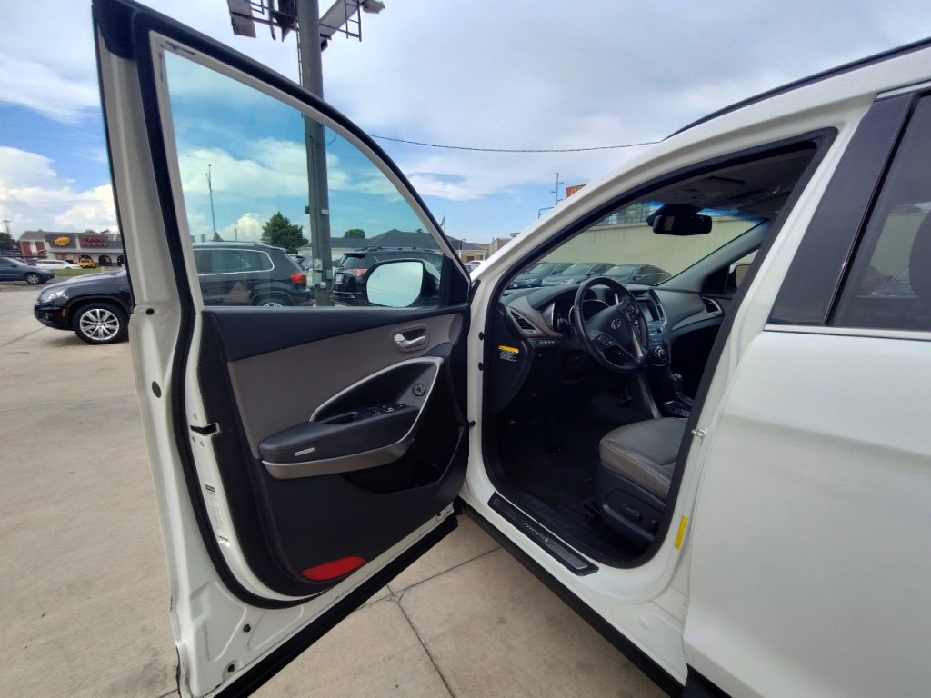 2017 Hyundai Santa Fe Image 12