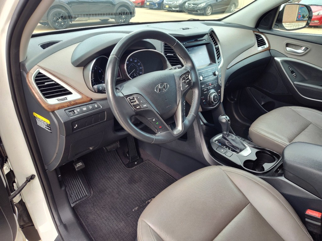 2017 Hyundai Santa Fe Image 13