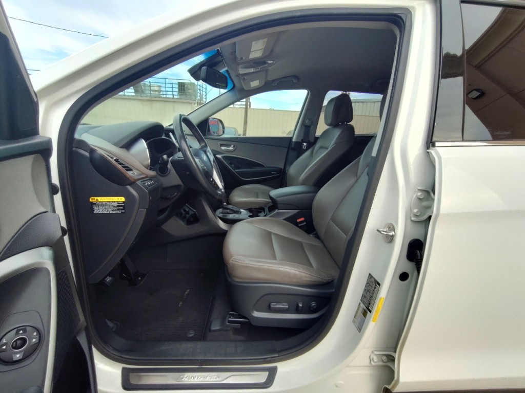 2017 Hyundai Santa Fe Image 14