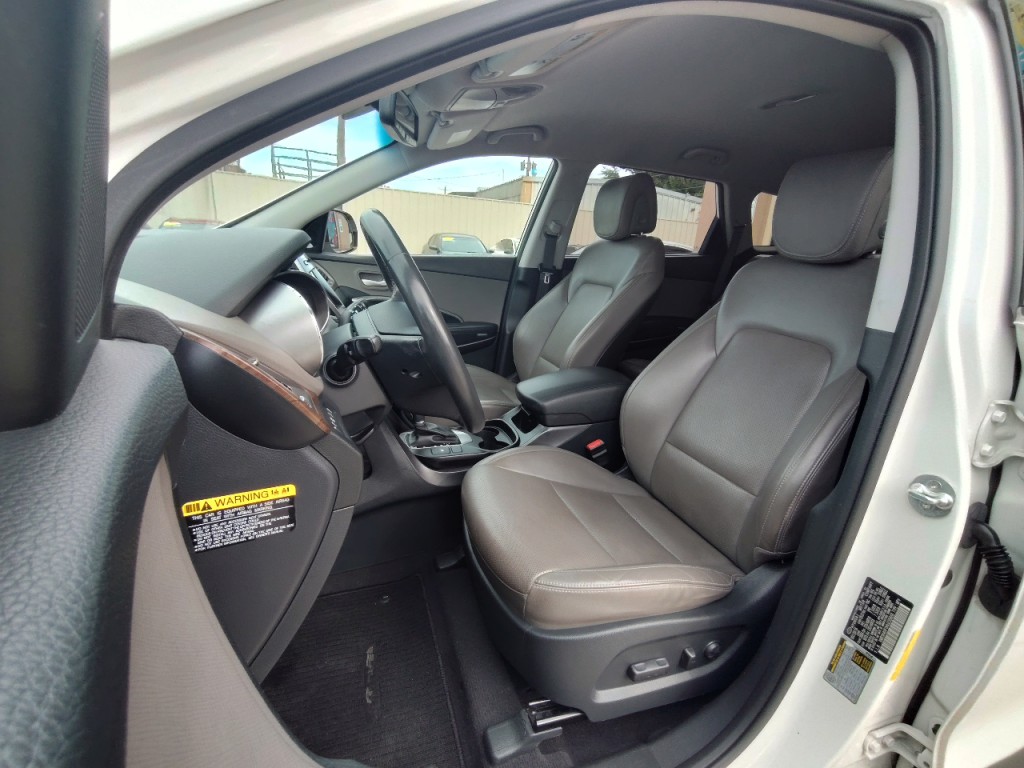 2017 Hyundai Santa Fe Image 15