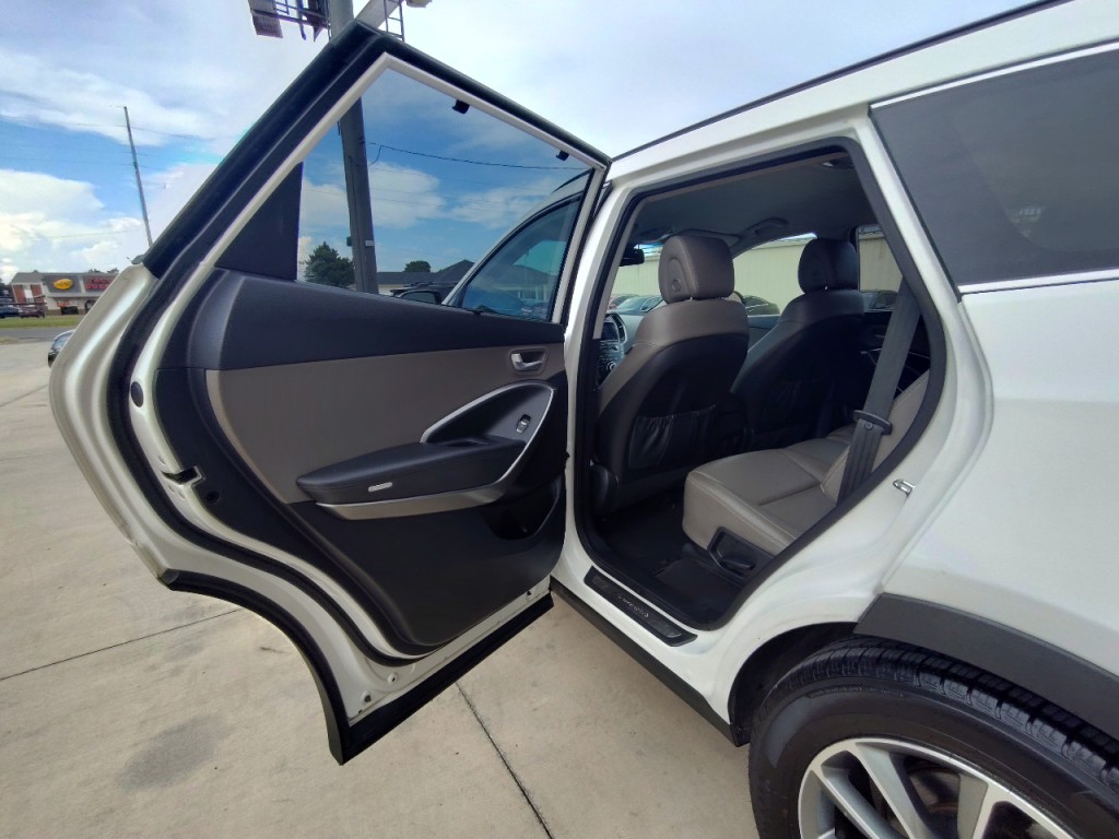 2017 Hyundai Santa Fe Image 25