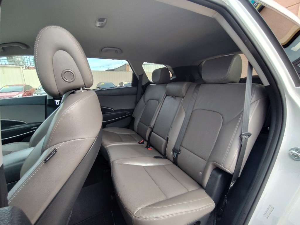 2017 Hyundai Santa Fe Image 28