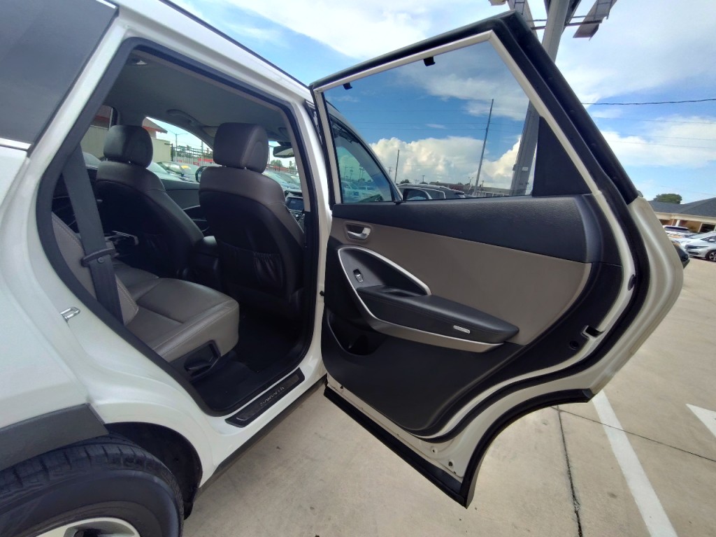 2017 Hyundai Santa Fe Image 32