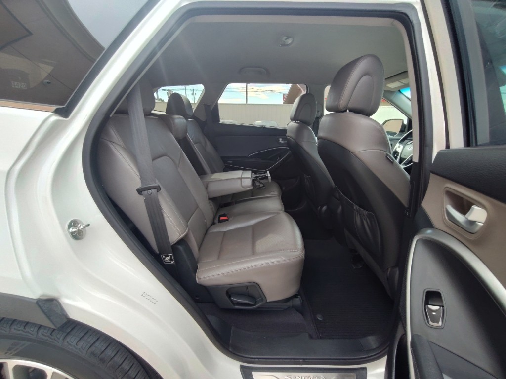 2017 Hyundai Santa Fe Image 34