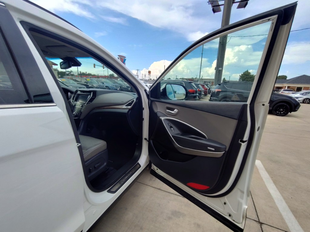 2017 Hyundai Santa Fe Image 38