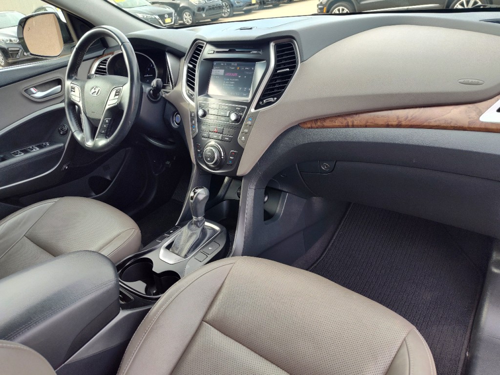 2017 Hyundai Santa Fe Image 39