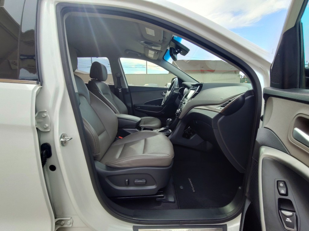 2017 Hyundai Santa Fe Image 40
