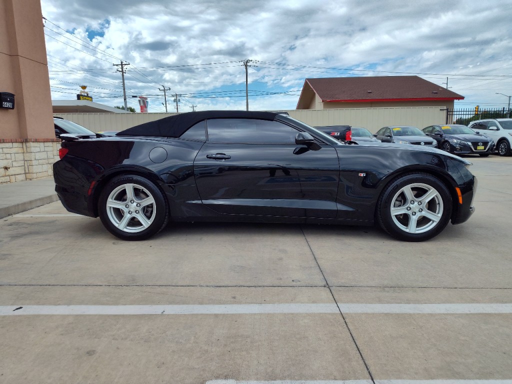 2019 Chevrolet Camaro Image 18