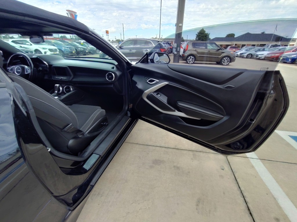 2019 Chevrolet Camaro Image 32