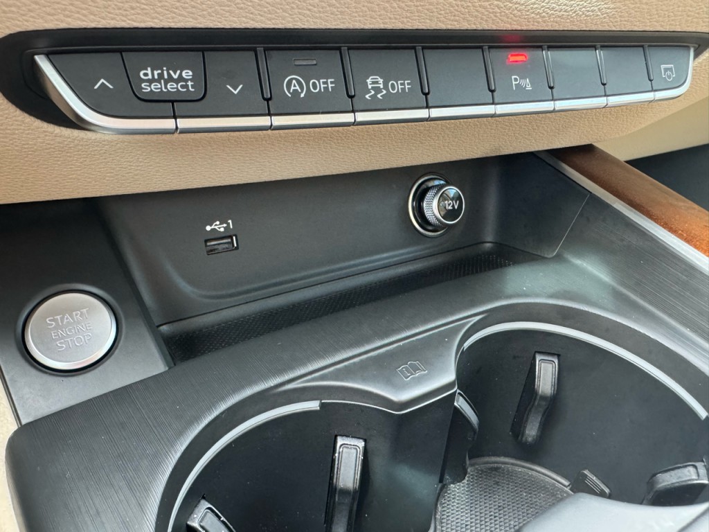 2018 Audi A4 Image 32