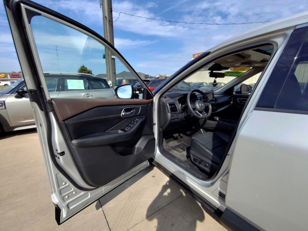 2021 Nissan Rogue Image 11