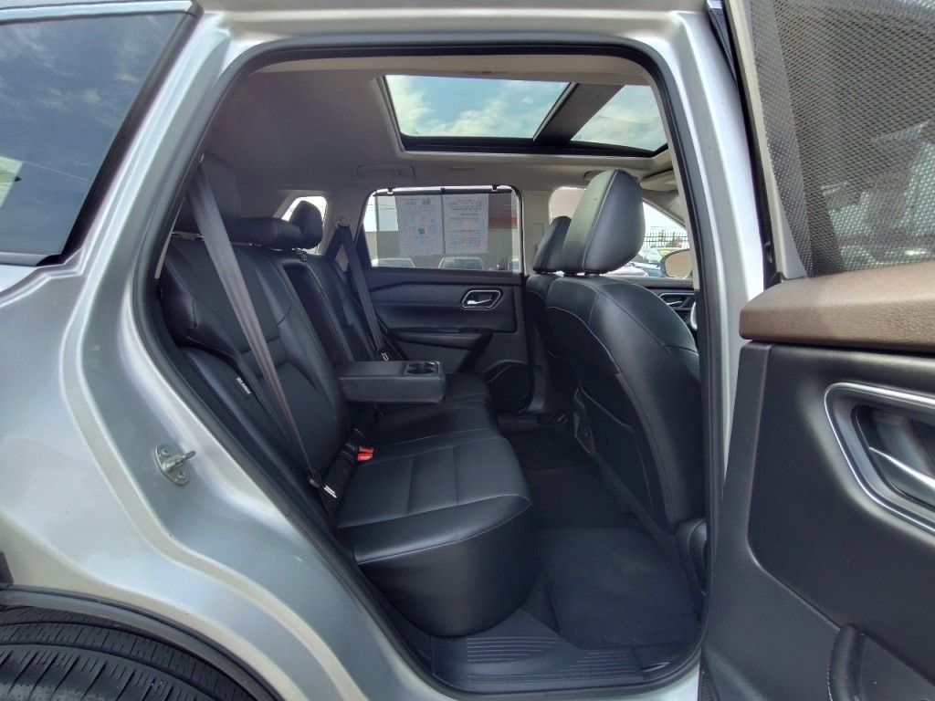 2021 Nissan Rogue Image 38