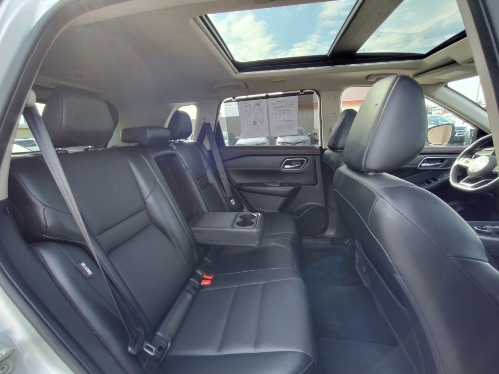 2021 Nissan Rogue Image 39