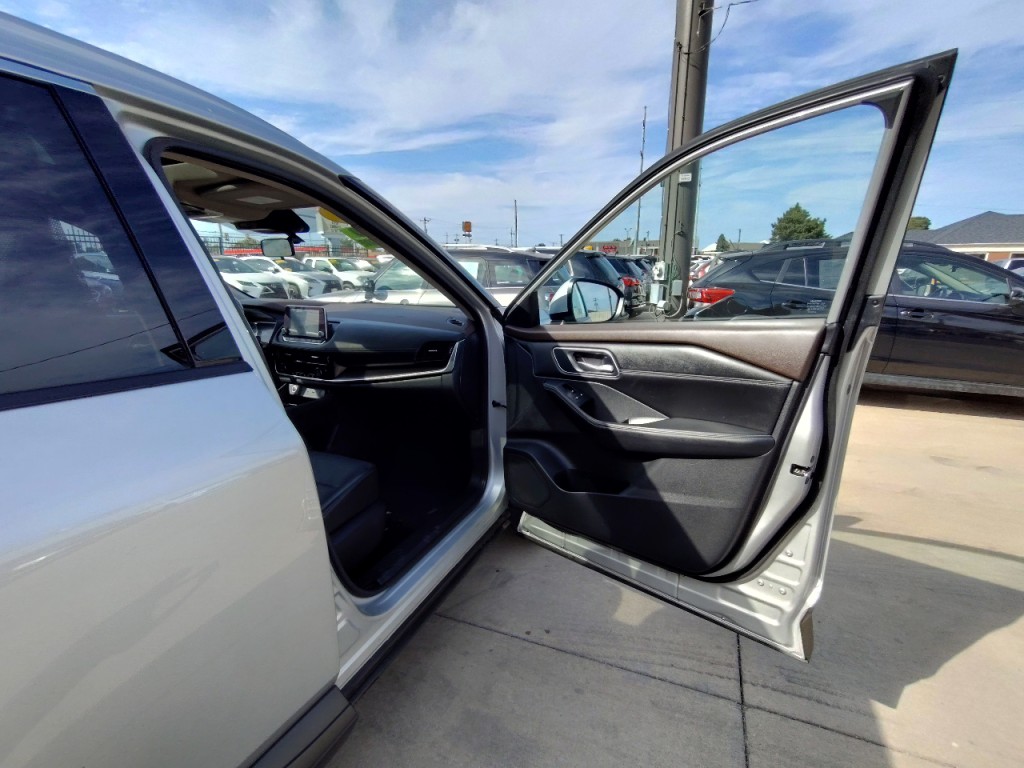 2021 Nissan Rogue Image 40