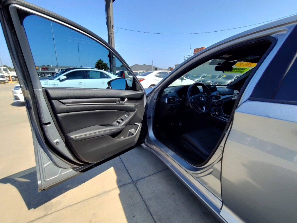 2019 Honda Accord Image 13