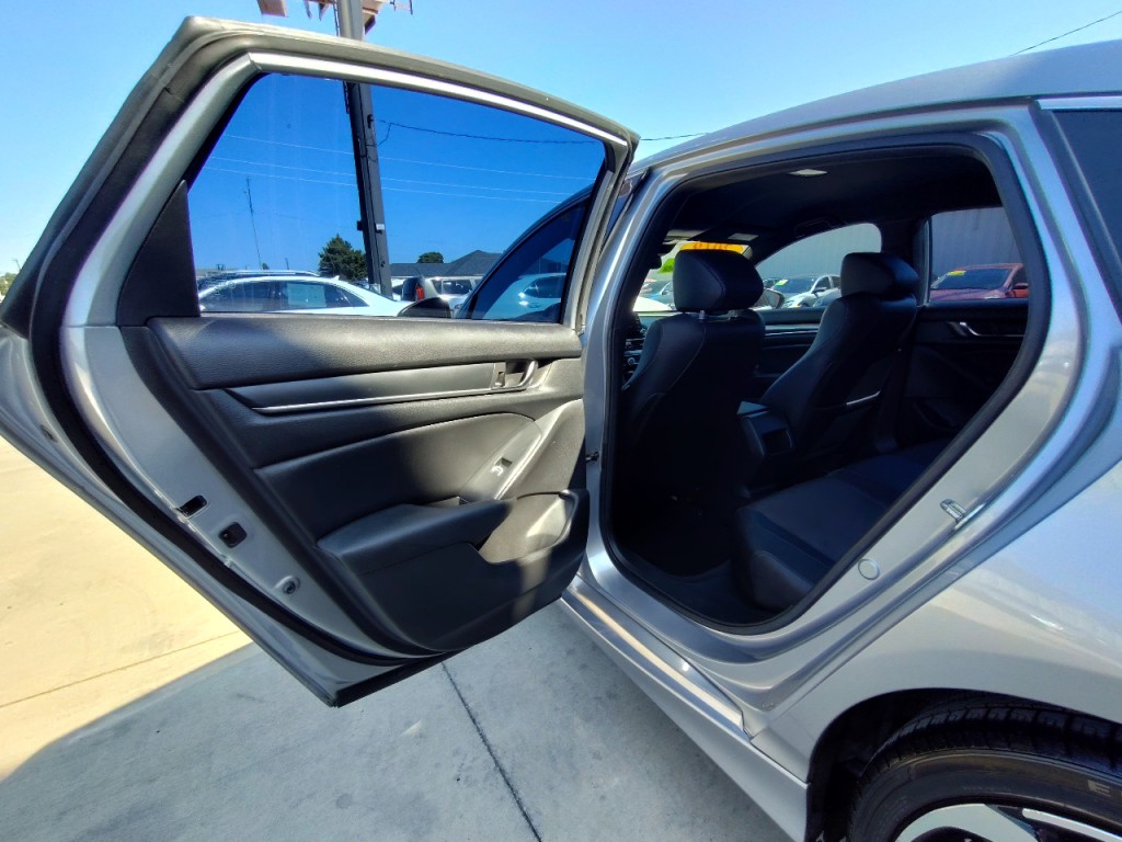 2019 Honda Accord Image 32