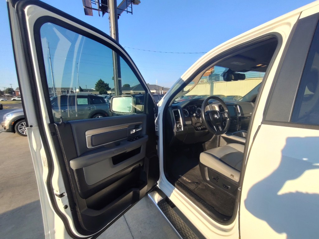 2016 RAM 1500 Image 12