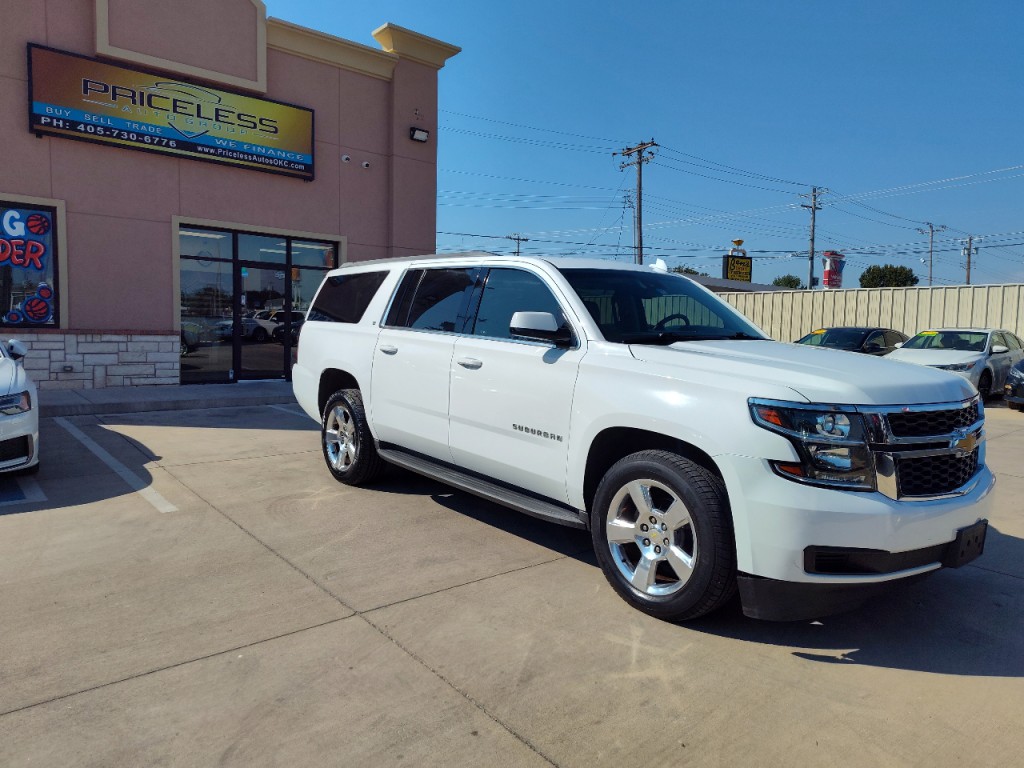 2016 Chevrolet Suburban Image 3