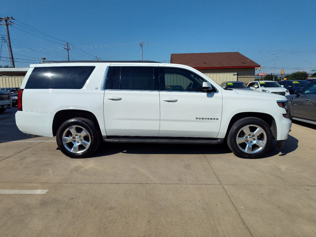 2016 Chevrolet Suburban Image 4