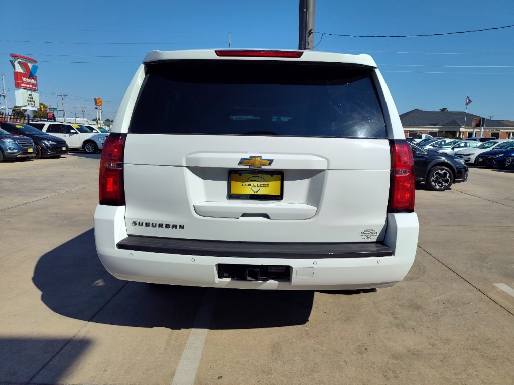 2016 Chevrolet Suburban Image 6