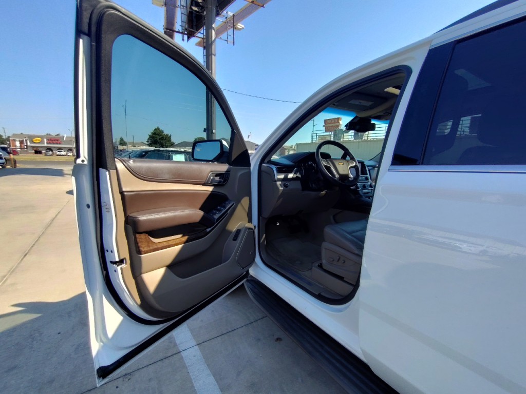 2016 Chevrolet Suburban Image 10