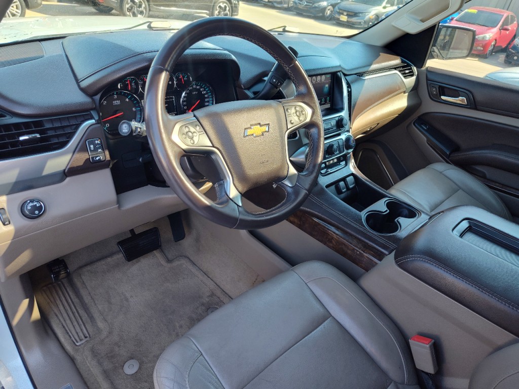 2016 Chevrolet Suburban Image 14