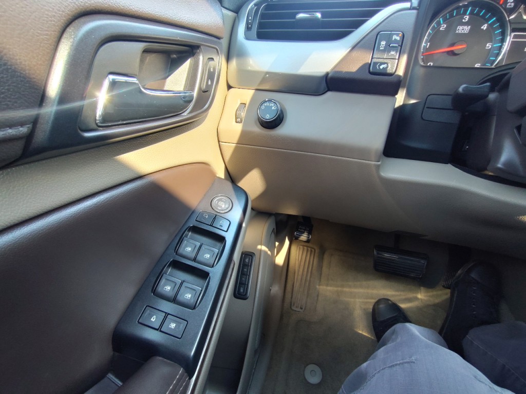 2016 Chevrolet Suburban Image 16