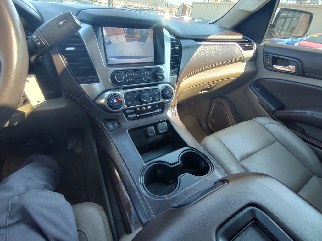 2016 Chevrolet Suburban Image 21