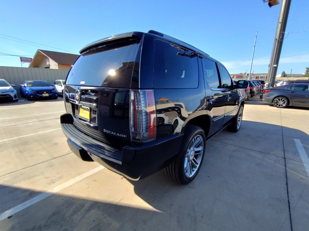 2014 Cadillac Escalade Image 4