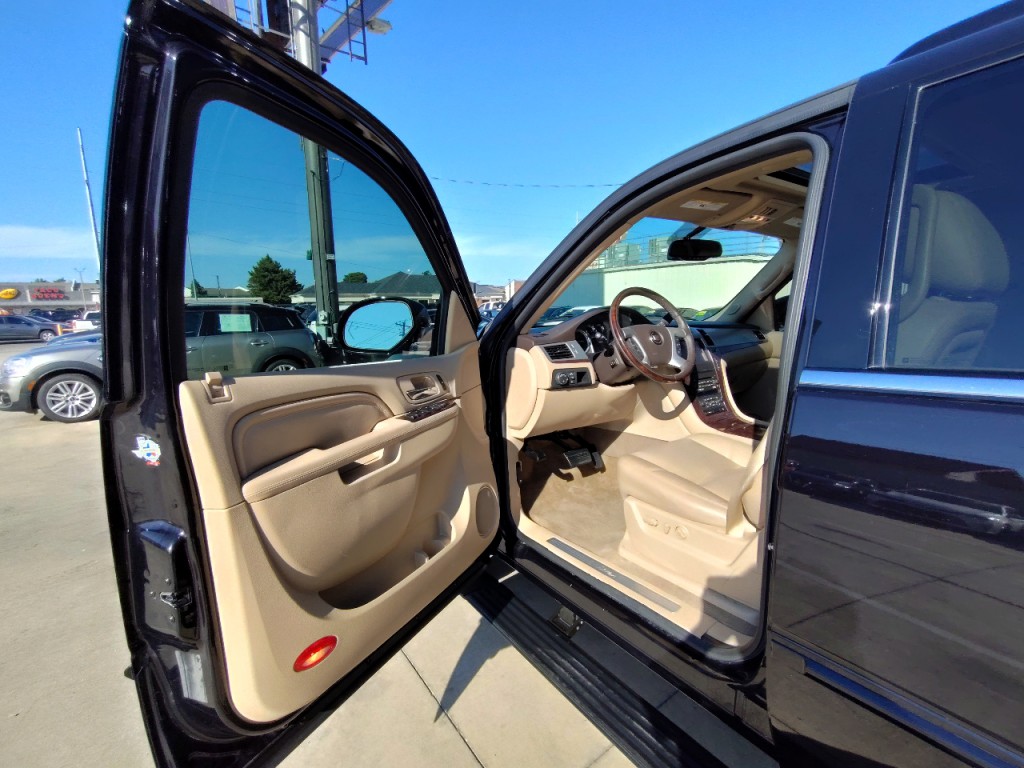 2014 Cadillac Escalade Image 11