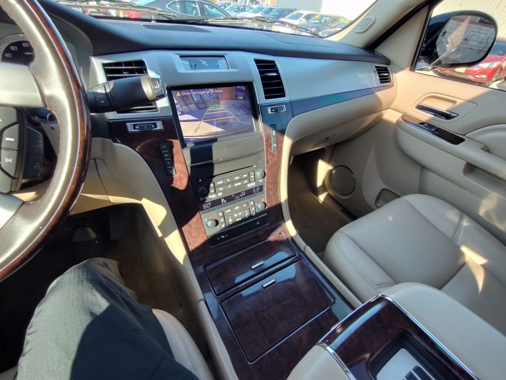 2014 Cadillac Escalade Image 19