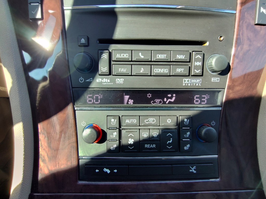 2014 Cadillac Escalade Image 22