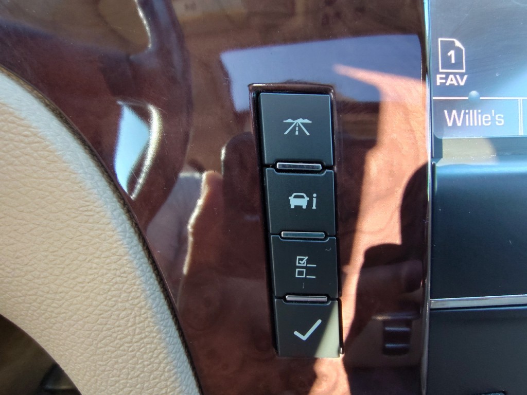 2014 Cadillac Escalade Image 23