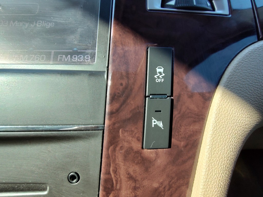 2014 Cadillac Escalade Image 24