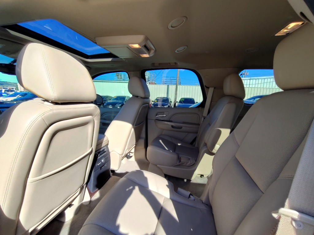 2014 Cadillac Escalade Image 28