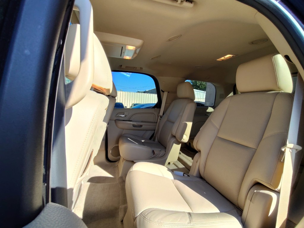 2014 Cadillac Escalade Image 30