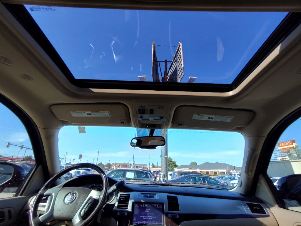 2014 Cadillac Escalade Image 31