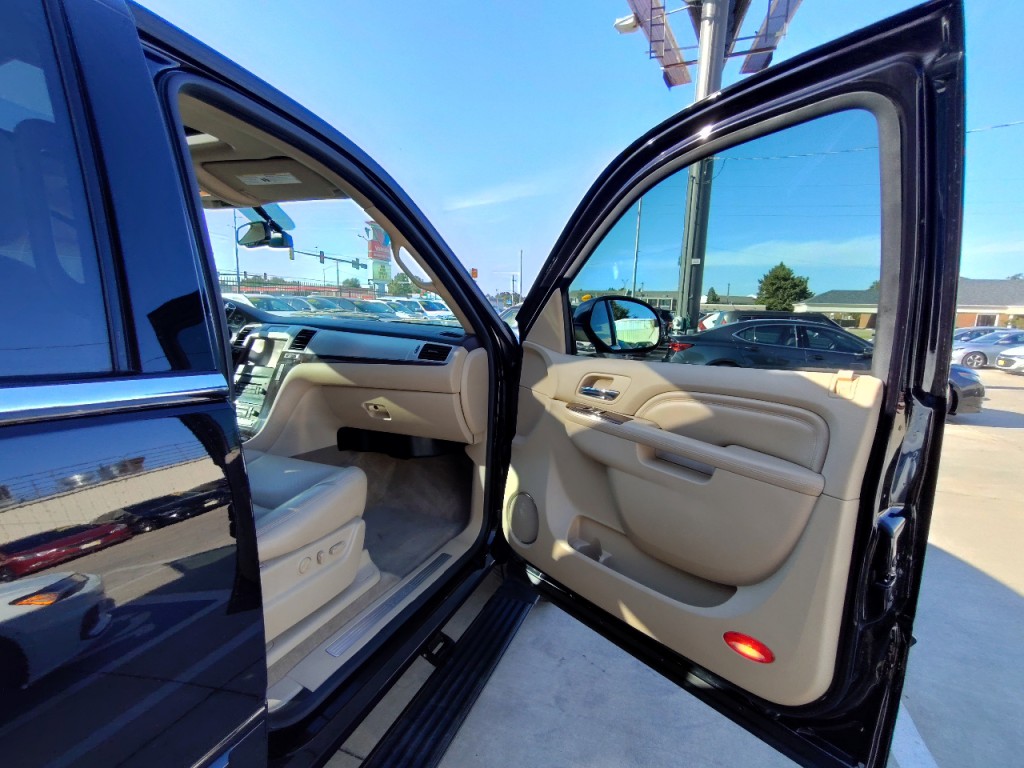 2014 Cadillac Escalade Image 39