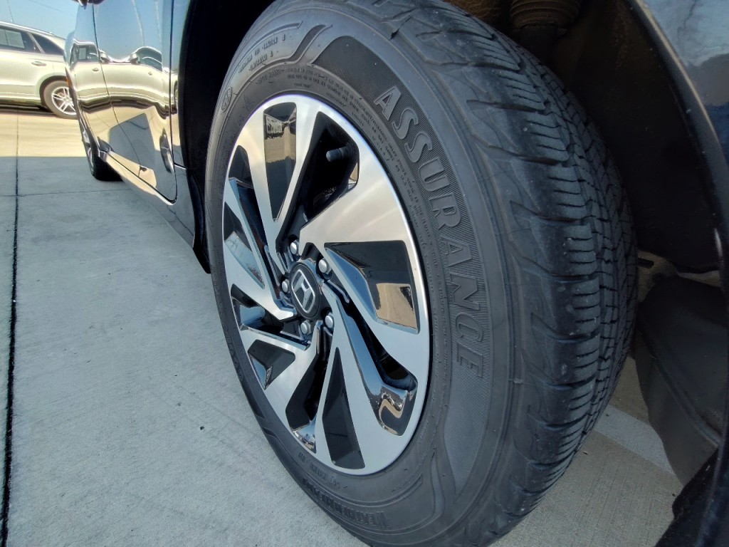 2018 Honda Civic Image 38