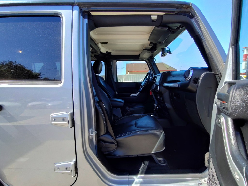 2015 Jeep Wrangler Image 38