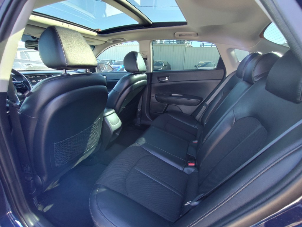 2019 Kia Optima Image 30
