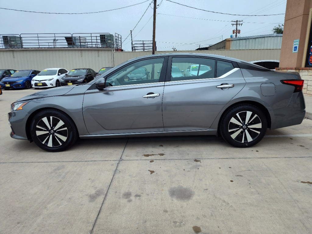 2022 Nissan Altima Image 8