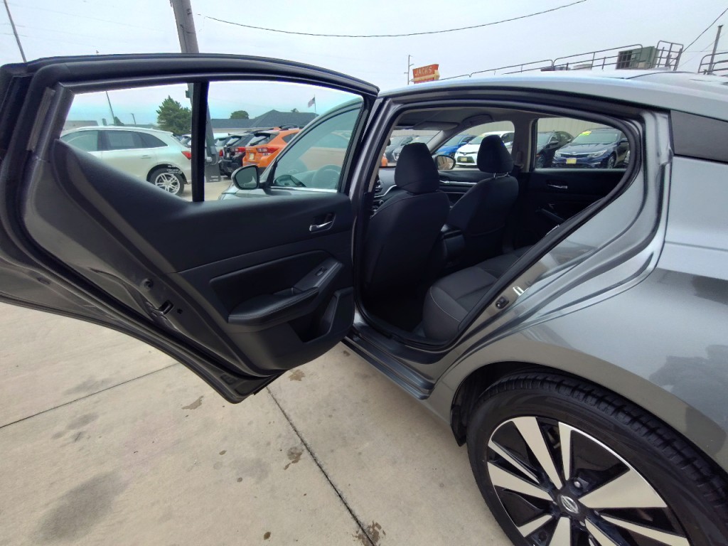 2022 Nissan Altima Image 25