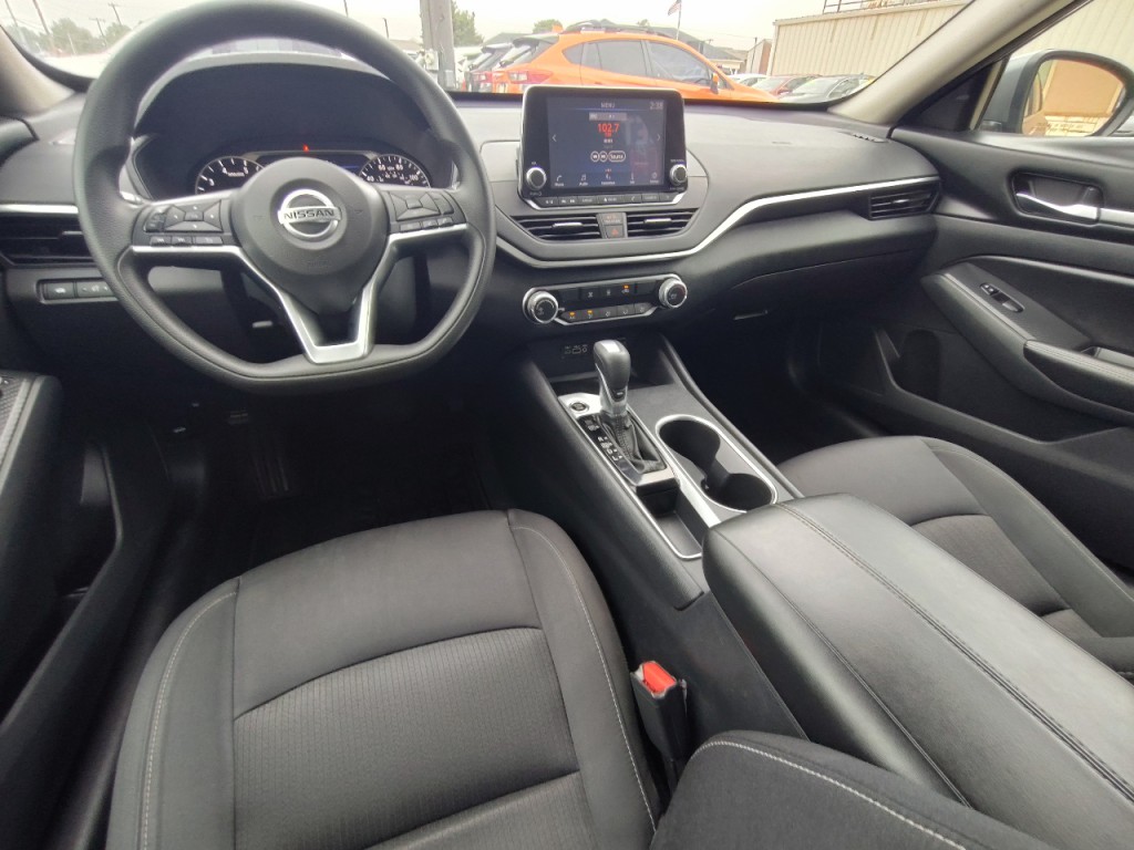 2022 Nissan Altima Image 30