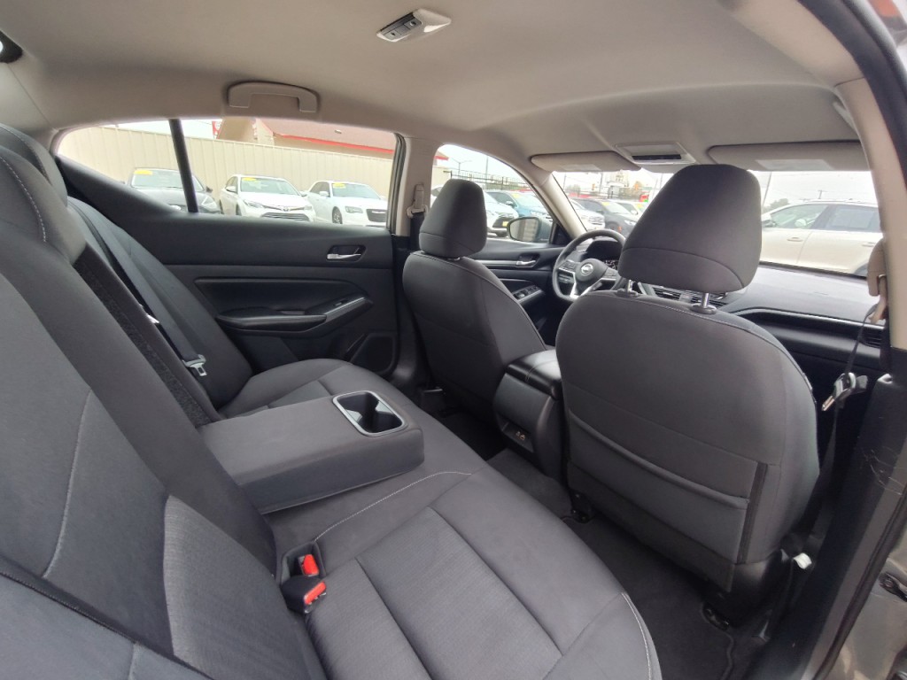 2022 Nissan Altima Image 32