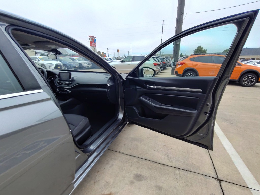 2022 Nissan Altima Image 35