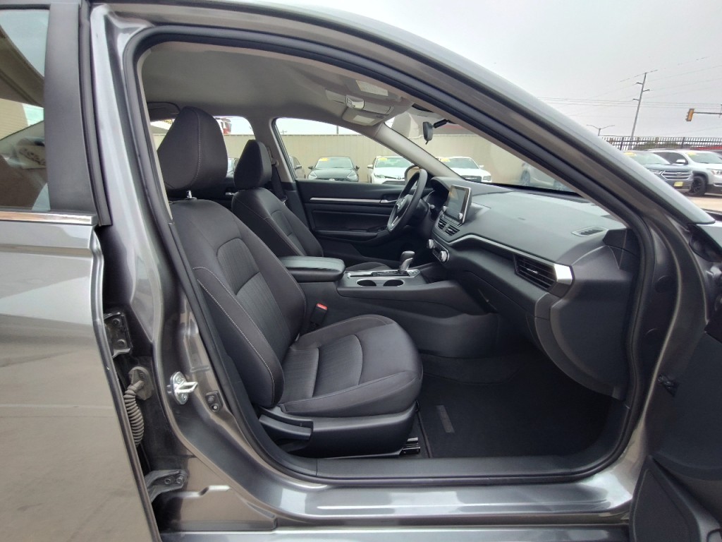 2022 Nissan Altima Image 36