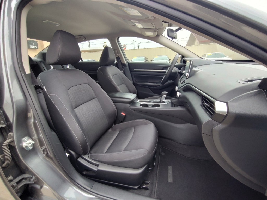 2022 Nissan Altima Image 38